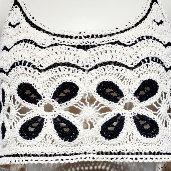 SHEIN Floral Crochet Crop Halter Top (4 / S) - Picture 3 of 8